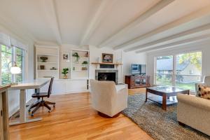 Istumisnurk majutusasutuses Cozy Grants Pass Home about 9 Mi to Rogue River Access +18 fotot