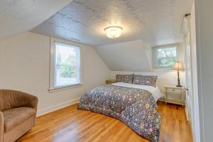 Voodi või voodid majutusasutuse Cozy Grants Pass Home about 9 Mi to Rogue River Access toas