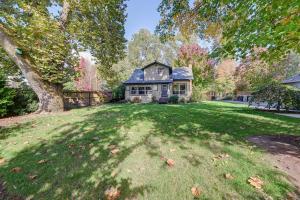 Aed väljaspool majutusasutust Cozy Grants Pass Home about 9 Mi to Rogue River Access