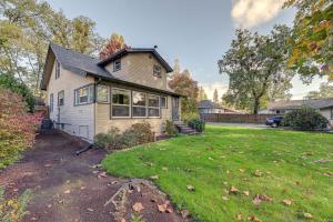 Aed väljaspool majutusasutust Cozy Grants Pass Home about 9 Mi to Rogue River Access