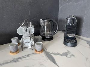 a kitchen counter with a blender and cups on it at Charmante maison de vacances Sud France in Fayence