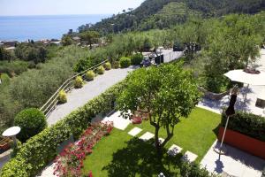 an aerial view of a garden with flowers and trees at B&B Il Parco in Monterosso al Mare