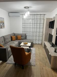 a living room with a couch and a table at NASTIĆ Apartmani in Kragujevac