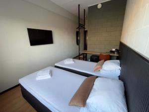 Postel nebo postele na pokoji v ubytování Ring SPA Hostel