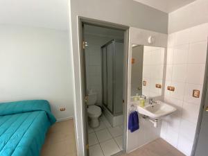 Koupelna v ubytování Hostel Cienfuegos