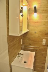 a bathroom with a white sink and a mirror at Freundliches Appartement - Bitte Angaben zum Gastgeber lesen in Wehrheim +9 photos