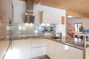 Eldhús eða eldhúskrókur á Chalet Fanningberg