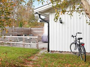 Jízda na kole v ubytování Holiday home LAHOLM VIII nebo okolí