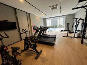 a gym with treadmills and ellipticals in a room at TrevizZo São Caetano do Sul in São Caetano do Sul