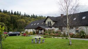 a house with a picnic table in front of it at Zakole Wiaru in Wojtkowa