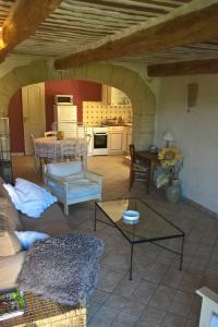 a living room with a couch and a table at Gîte La Charlette in Cheval-Blanc