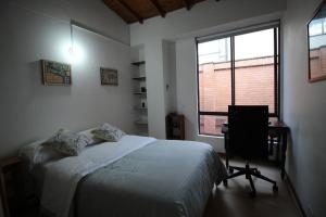 Cama o camas de una habitación en Apartamento cómodo y familiar en el Poblado - ALM