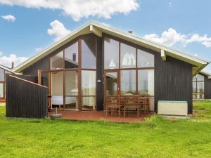 Fotografie z fotogalerie ubytování Three-Bedroom Holiday home in Ulfborg 5 v destinaci Thorsminde