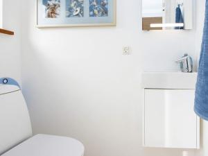 Fotografie z fotogalerie ubytování Three-Bedroom Holiday home in Ulfborg 5 v destinaci Thorsminde