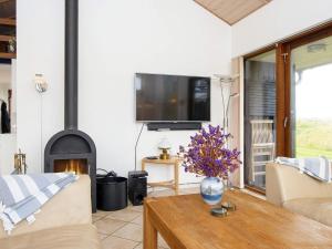 Fotografie z fotogalerie ubytování Three-Bedroom Holiday home in Ulfborg 5 v destinaci Thorsminde