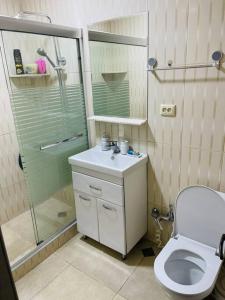 Phòng tắm tại Your comfortable apartment