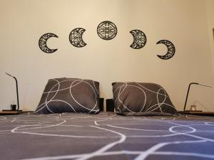 Charmant appartement à 1 minute du lac客房内的一张或多张床位