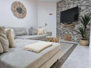 TV a/nebo společenská místnost v ubytování L'ilet Paradise