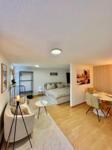 a living room with a bed and a table at Ferienwohnung zwischen Hafen und Stadt in Bregenz