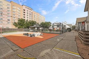 a basketball court in the middle of a courtyard at LUXE Exclusive Studio: Pool, games, near TMC & NRG in Houston