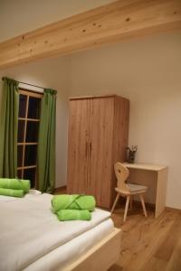 Postel nebo postele na pokoji v ubytování Ferienwohnung beim Hainz + 36 fotografií