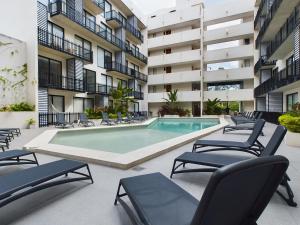 Bazen v nastanitvi oz. blizu nastanitve Spacious and centrally apartment a few streets from the beach By Yeah
