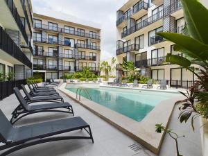 Bazen v nastanitvi oz. blizu nastanitve Spacious and centrally apartment a few streets from the beach By Yeah