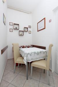 Fotografie z fotogalerie ubytování Apartments with a parking space Kornic, Krk - 415 v destinaci Kornić