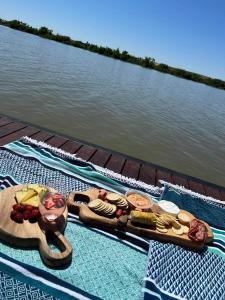 White SandsArk-imedes - Unique float home on the Murray River的相册照片