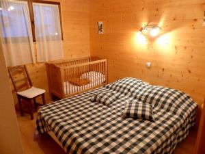 Lova arba lovos apgyvendinimo įstaigoje Chalet Le Grand-Bornand, 6 pièces, 10 personnes - FR-1-467-65