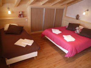 a bedroom with two beds with towels and stuffed animals at Chalet Le Grand-Bornand, 5 pièces, 10 personnes - FR-1-467-71 in Le Grand-Bornand
