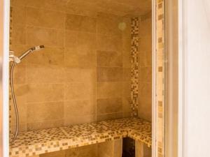 Kúpeľňa v ubytovaní Appartement cosy pour 6 personnes avec parking au Grand-Bornand - FR-1-467-84