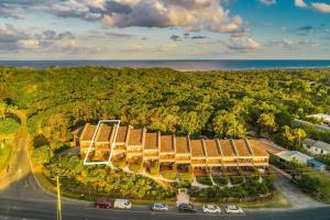 an overhead view of a building with cars parked in front at A Perfect Stay - 11 James Cook Apartments in Byron Bay