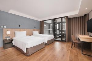 Rúm í herbergi á Four Points by Sheraton Yilan Jiaoxi