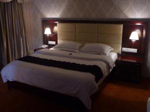 Postel nebo postele na pokoji v ubytování Pariss Hotel