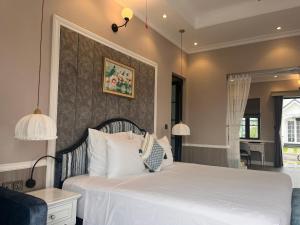 Ein Bett oder Betten in einem Zimmer der Unterkunft Sun Villa Thanh Liên Wyndham Vườn Vua Resort & Villas