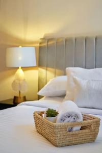 מיטה או מיטות בחדר ב-Olive Home Arusha