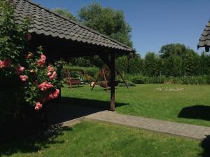 Vonkajšia záhrada v ubytovaní Hotel pod Wierzba