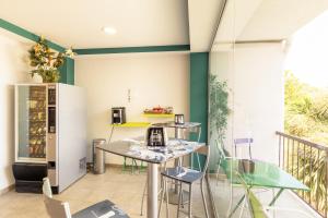 Kuchyňa alebo kuchynka v ubytovaní Hotel Sausa