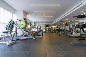 Fitness centrum a/nebo fitness zařízení v ubytování Comfortable 2 Bed - Near Marina Mall
