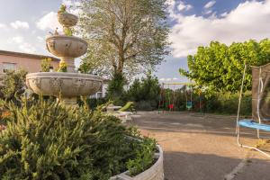 Vonkajšia záhrada v ubytovaní Hotel Sausa