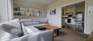 Η κουζίνα ή μικρή κουζίνα στο Henty Bay Hideaway Portland