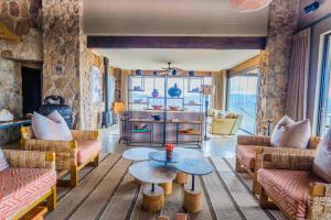 Zulu Rock Lodge - Babanango Game Reserve的休息区
