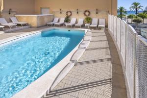 Bazén v ubytování Hotel Rovira nebo v jeho okolí