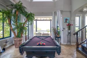 Biljarðborð á Kairos Villa - Luxury Ocean Front - 4 Bedrooms with 2 Private Pools & Beach