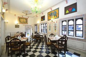 Restaurace v ubytování Jaipur Vintage House + 21 fotografií