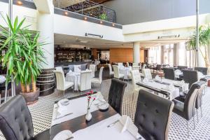 Majoituspaikan Rixwell Elefant Hotel ravintola tai vastaava paikka