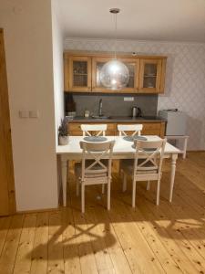 A cozinha ou kitchenette de Apartmány Štěpánkova 85