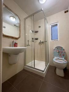 Kupatilo u objektu Sliema Heritage Townhouse Steps to Promenade, August Special Deal