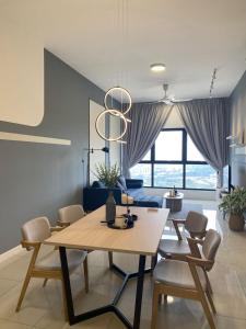 Χώρος καθιστικού στο [NEW]Puchong Pavilion/HighFloor/5pax/modern design